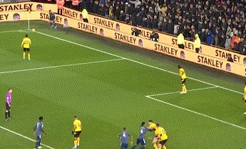 【英超】拉卡泽特助攻 马丁2连黄被罚下 阿森纳擒狼